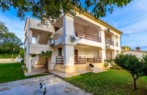Отель Apartments Milka  Медулин